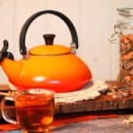 Cuachalalate tea in a tea kettle.