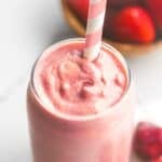 Dairy-free strawberry banana smoothie without yogurt in a glass.