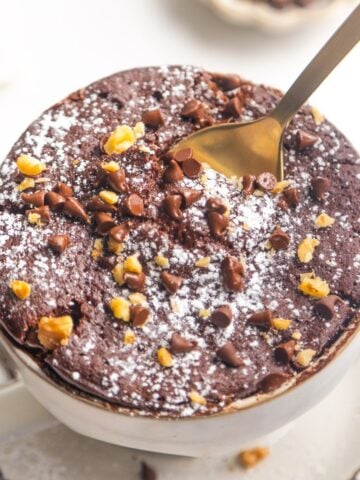 Vegan chocolate mug cake
